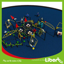 Divertido piso de goma de alfombra Straw House Park Playground con swing y al aire libre Fitness